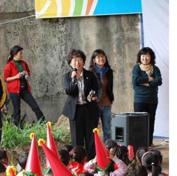 전주천 공공프로젝트 - 어은교 밑에 타일 붙이기