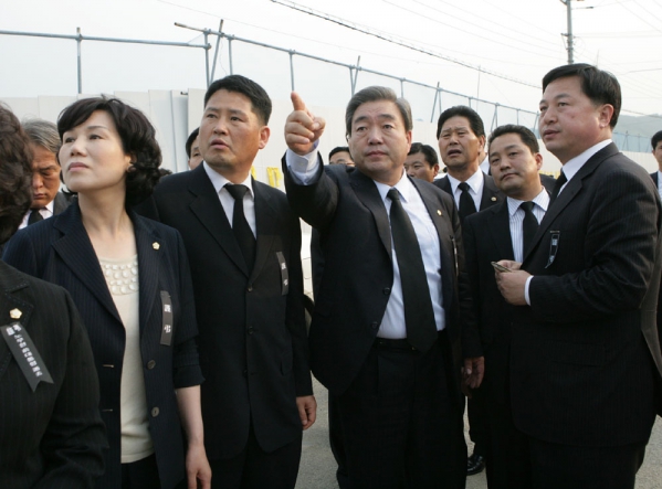 김해 봉하마을 노무현 전 대통령 합동분향소 조문