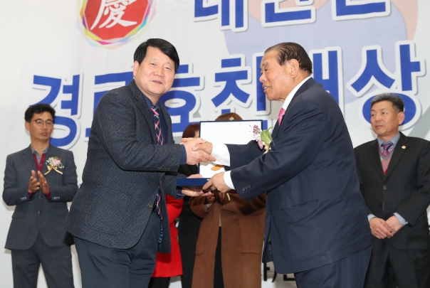 경로효친대상 우수의회의원 수상