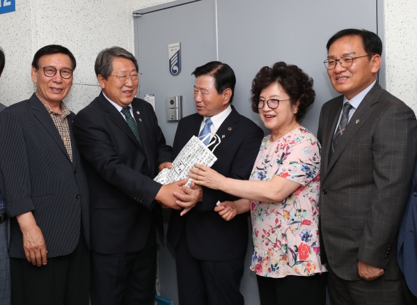 국가유공자 명패 달아드리기 