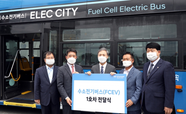 수소시내버스 양산형1호차 인수