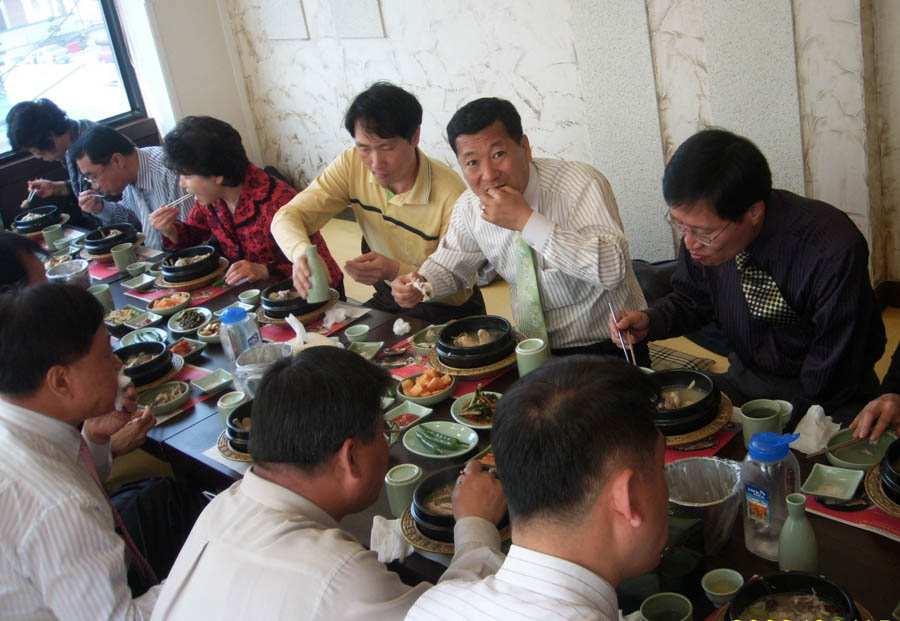 사회복지위원회 양계농 살리기 나서