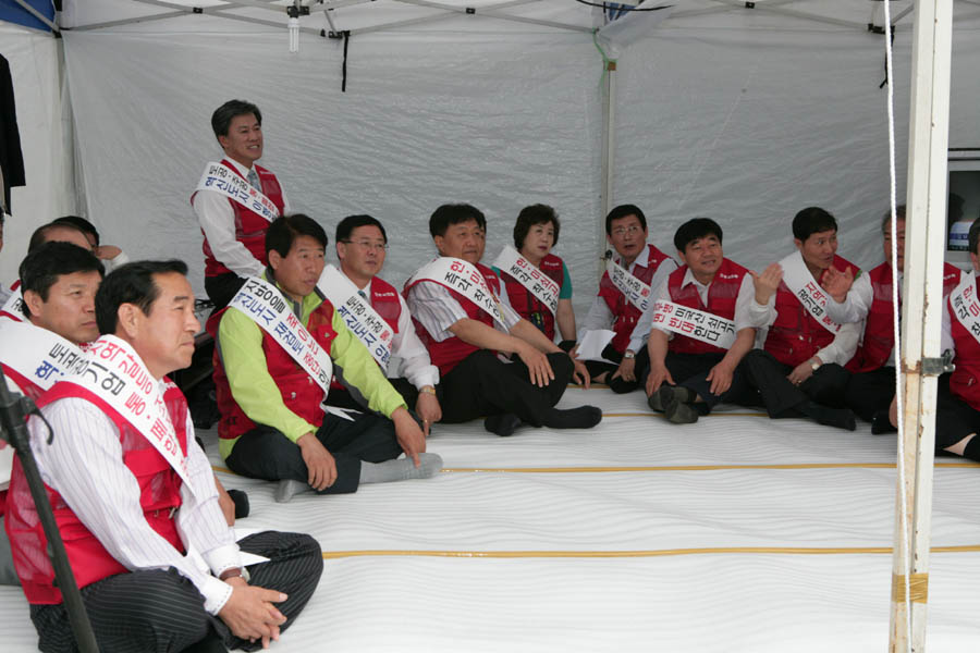 전북혁신도시 추진과 쇠고기 재협상을 위한 천막농성