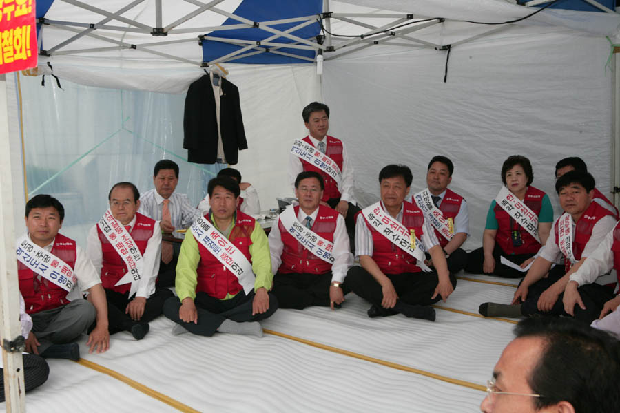 전북혁신도시 추진과 쇠고기 재협상을 위한 천막농성