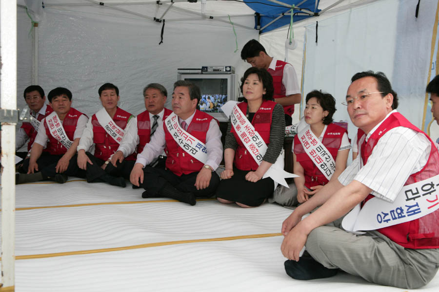 전북혁신도시 추진과 쇠고기 재협상을 위한 천막농성