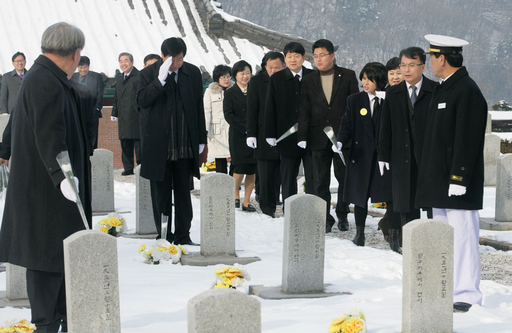 군경묘지 참배