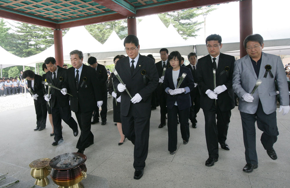 호국영령 넋 기리며