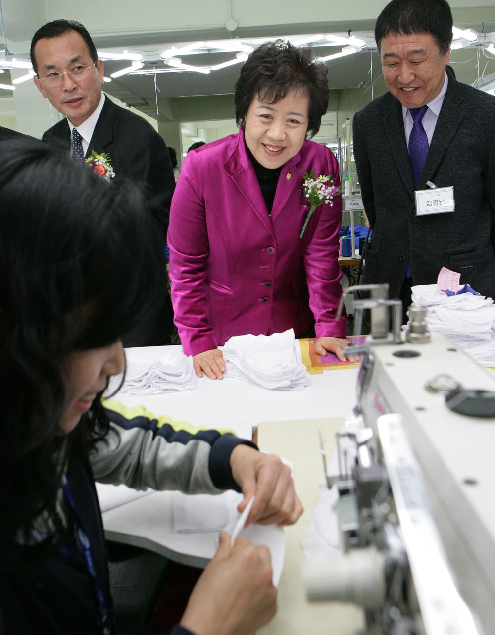 TH상사 준공식에서 직원들 격려