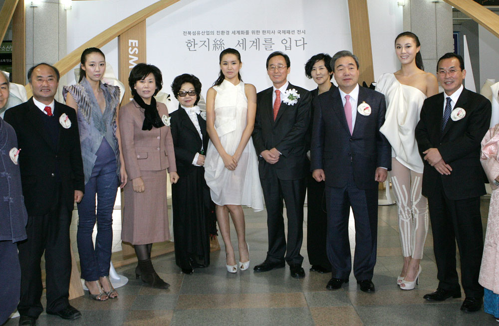 한지사 국제패션 작품전시회