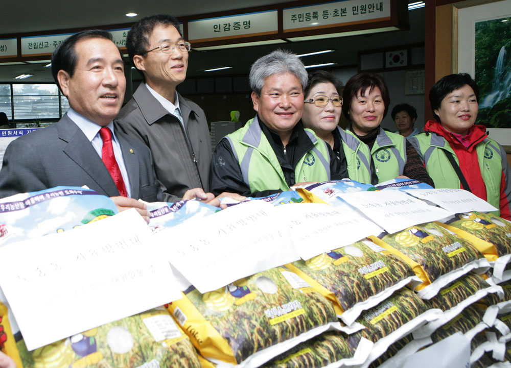 노송동 자율방범대 쌀전달식