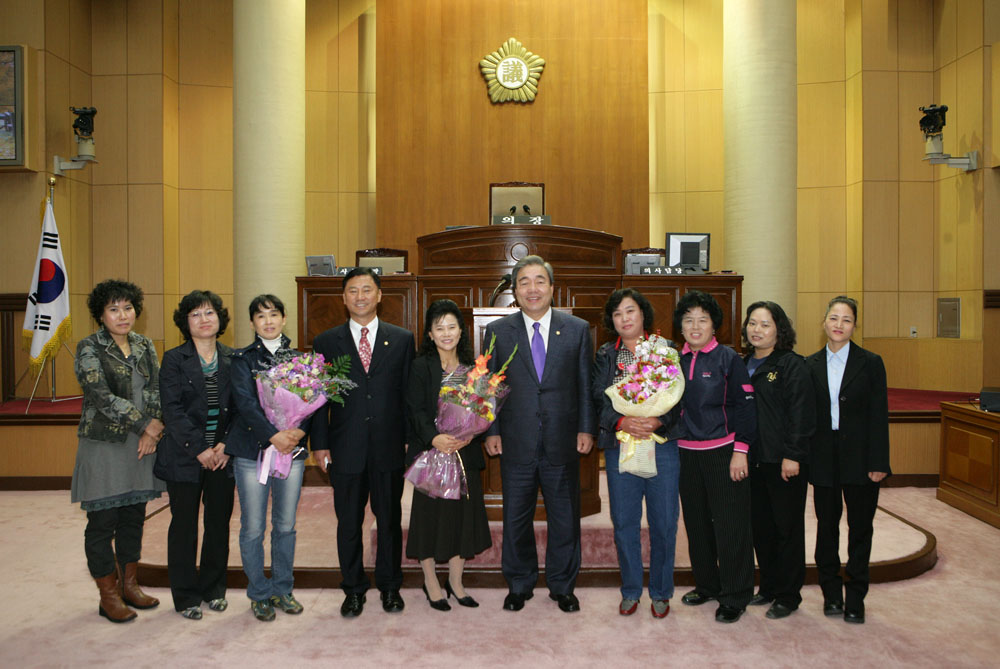 우수동장 표창패 전달