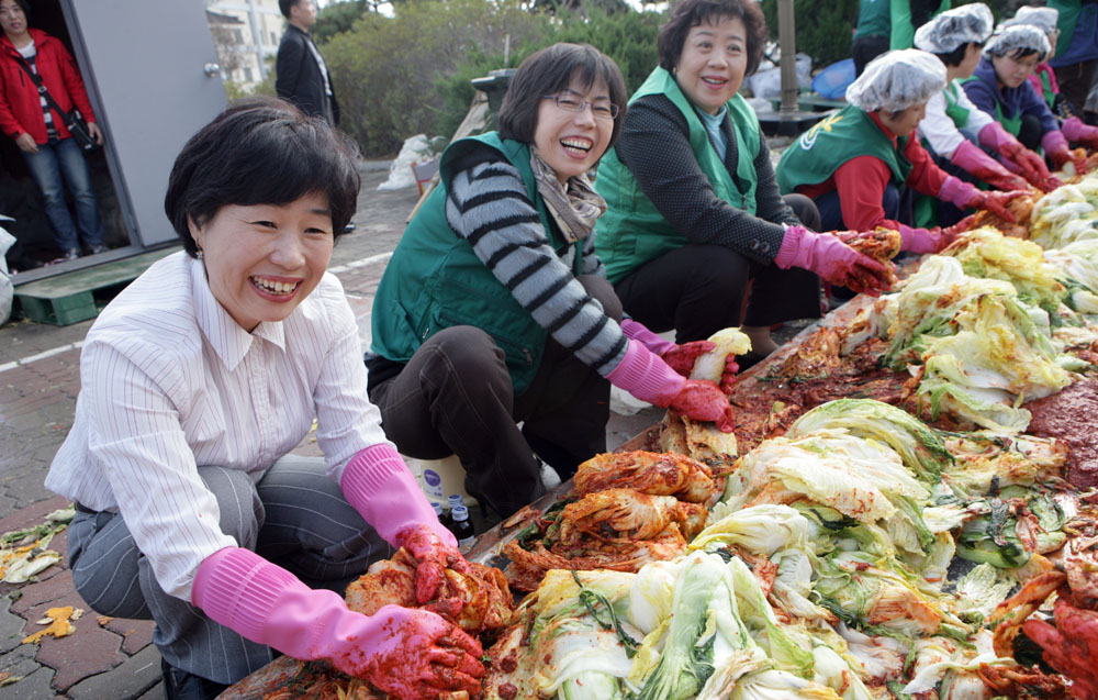 새마을회 봉사자들과 함께