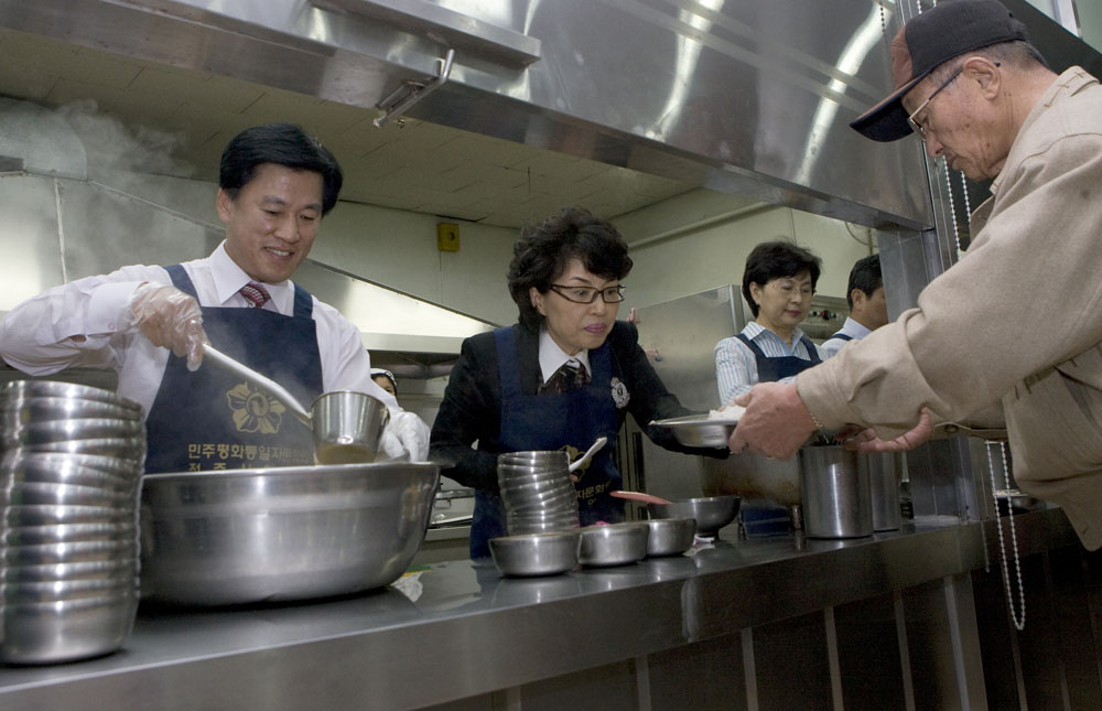 안골노인복지회관 배식 봉사