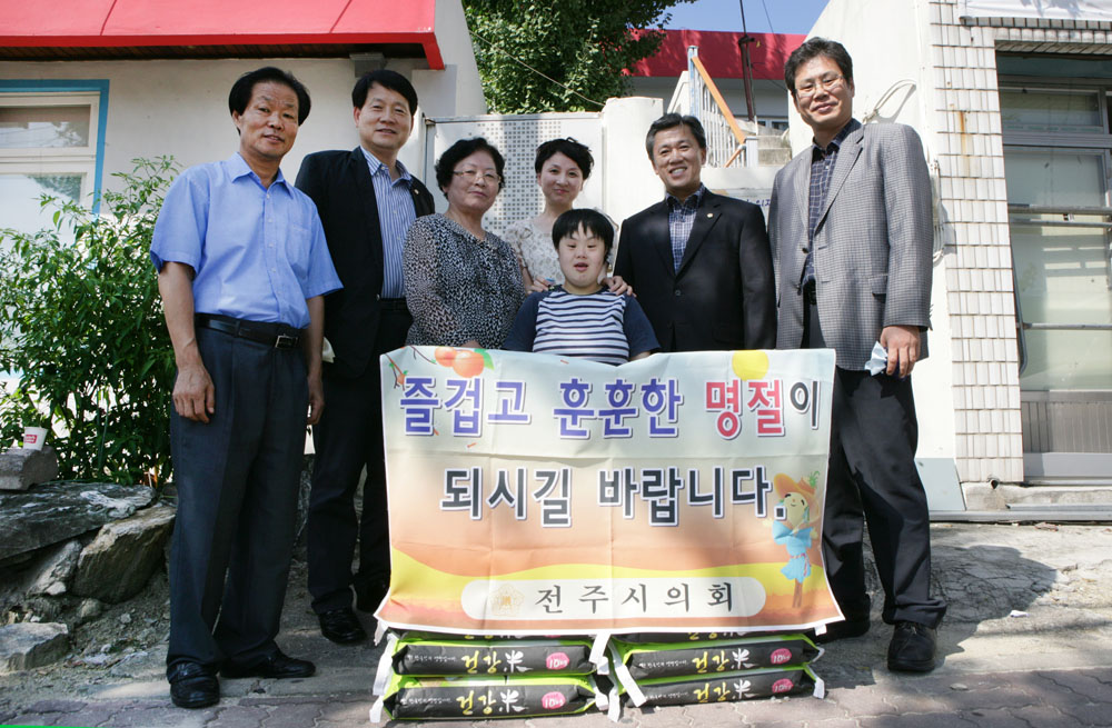 작은 나눔의집 위문품 전달