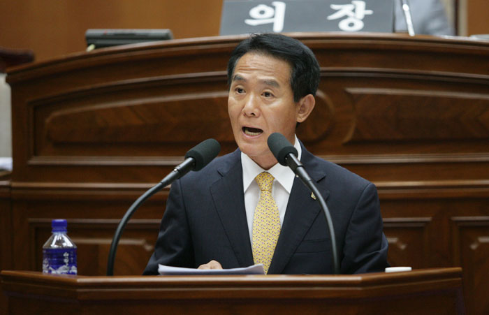 사회단체 보조금 줄여 일자리 창출을