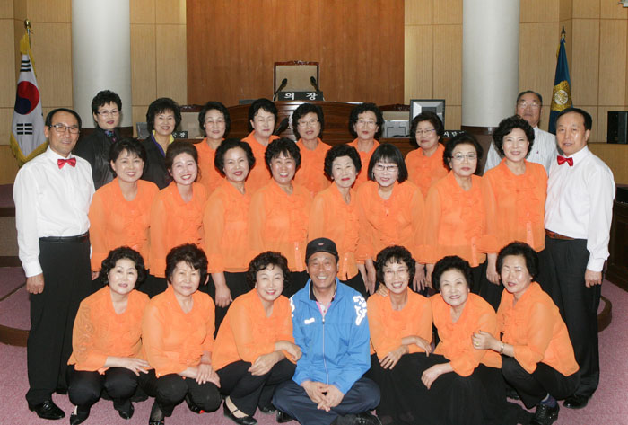 덕진동 노래교실 회원 의회방문