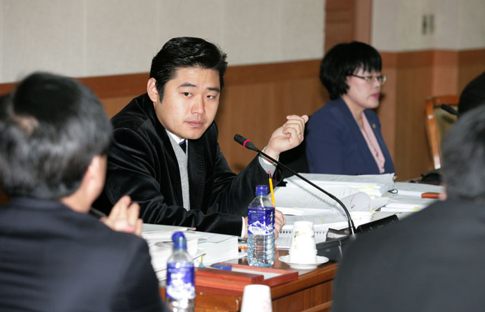 동물원 주차장 투명성 논란