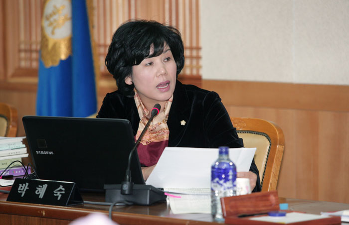 덕진수영장 재보수 예산과다요구 지적