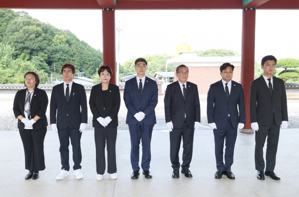 전주시의회 의장단 군경묘지 참배