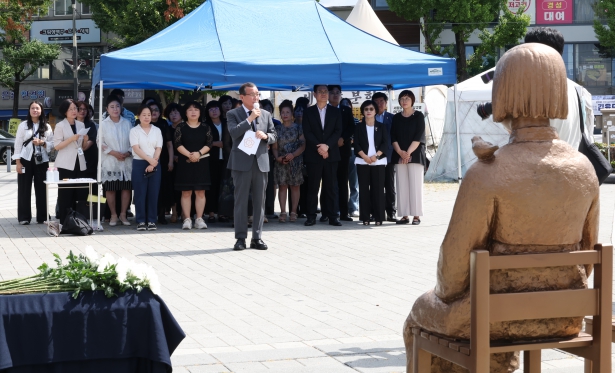 전주 평화의 소녀상 헌화식