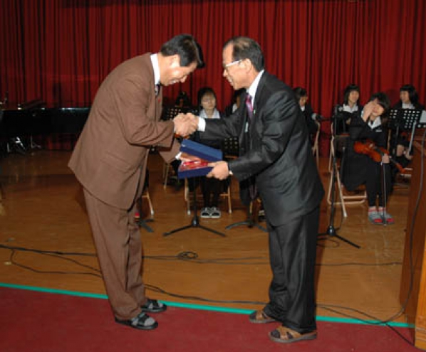 지역사회에 기여한 공로로 전주여고서 감사패 수상