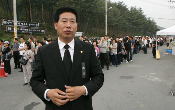 경남 김해 봉하마을 노무현 전 대통령 합동분향소 조문