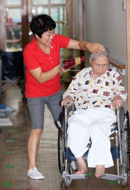 어르신들을 위한 봉사활동 힘들지 않아요