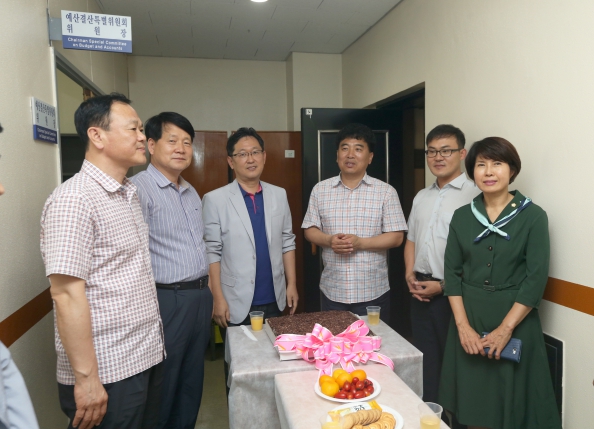 예산결산특별위원장실 운영합니다