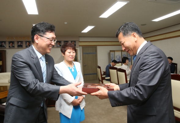 예산결산특별위원장 감사패