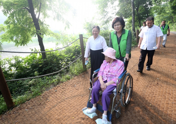 어르신들 건강하세요