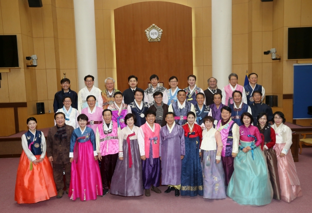 한복착용 문화진흥 조례안 의결