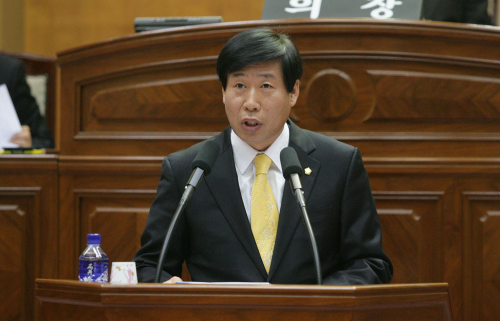 개나리 꽃길 복원 필요