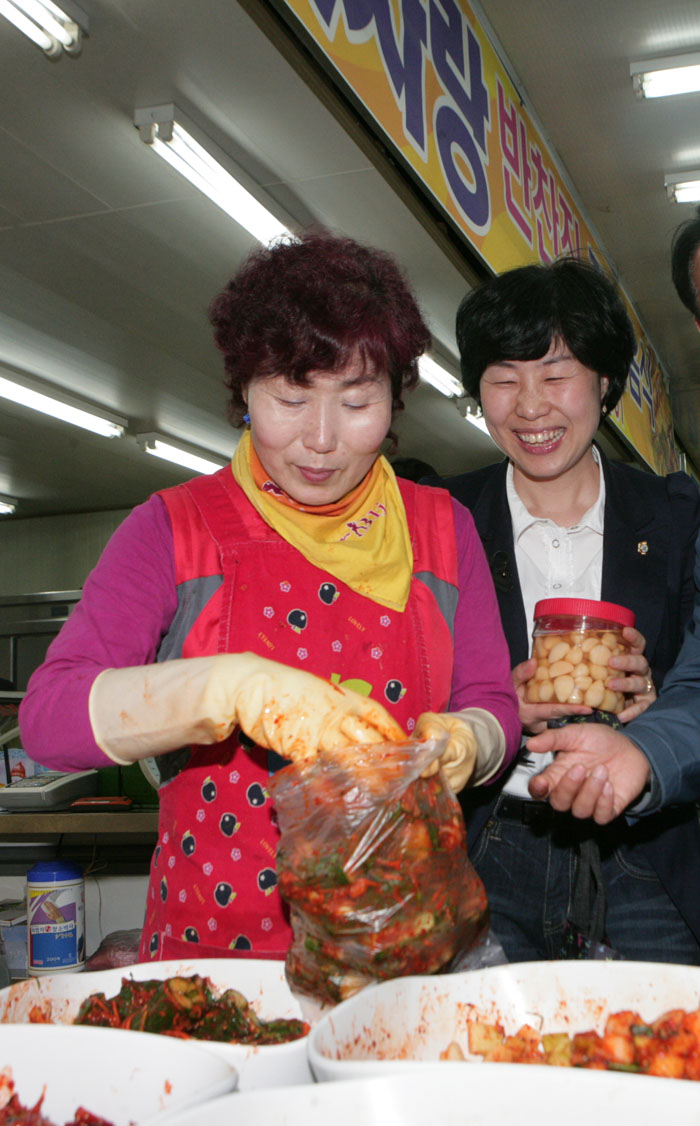 전통시장에서 장보기