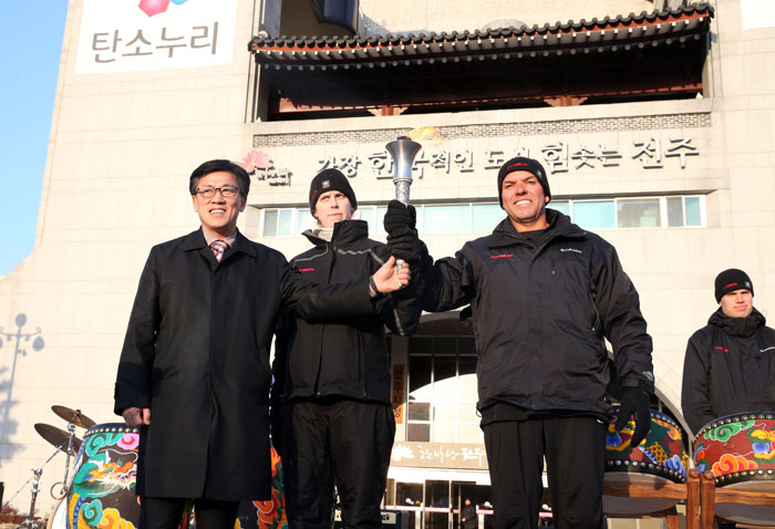 올림픽 성화 도착