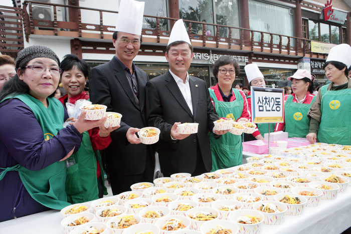 비빔밥 축제 현장에서