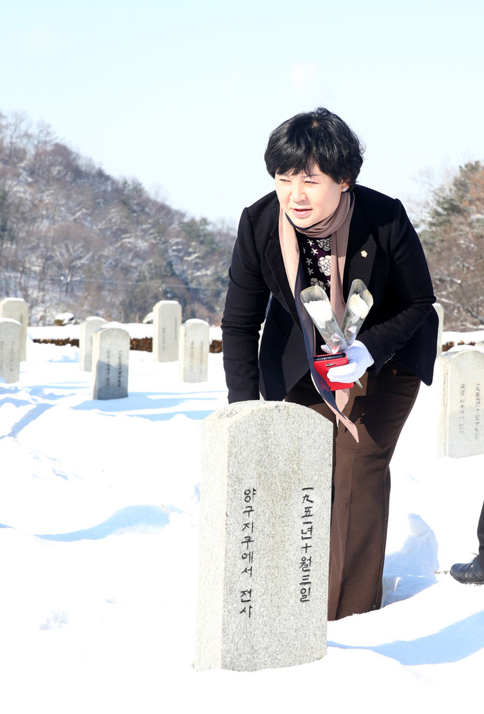 군경묘지 참배