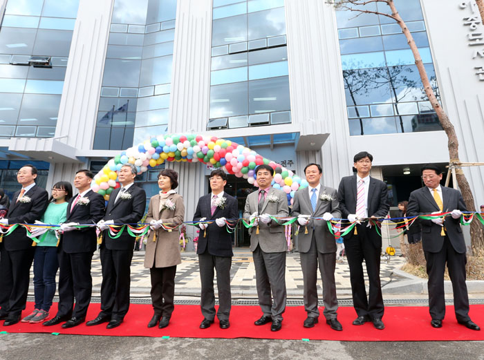 아중도서관이 문을 열었습니다