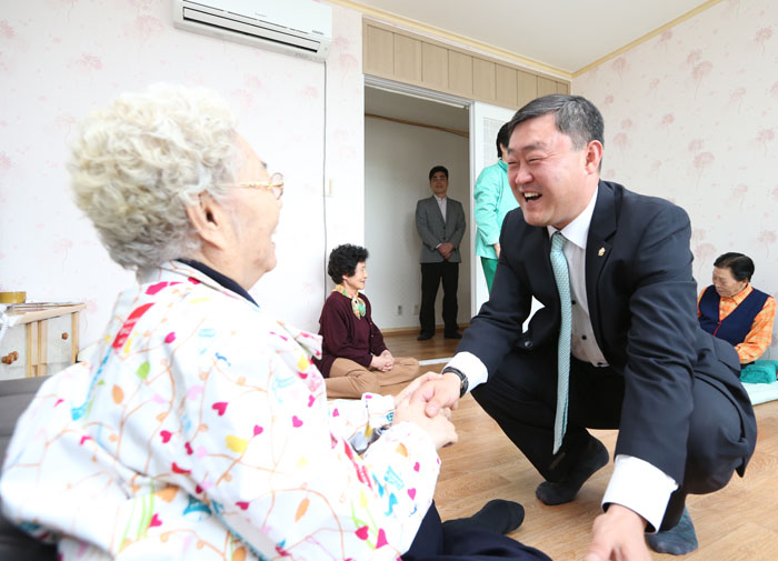 어르신들 편안하게 지내세요