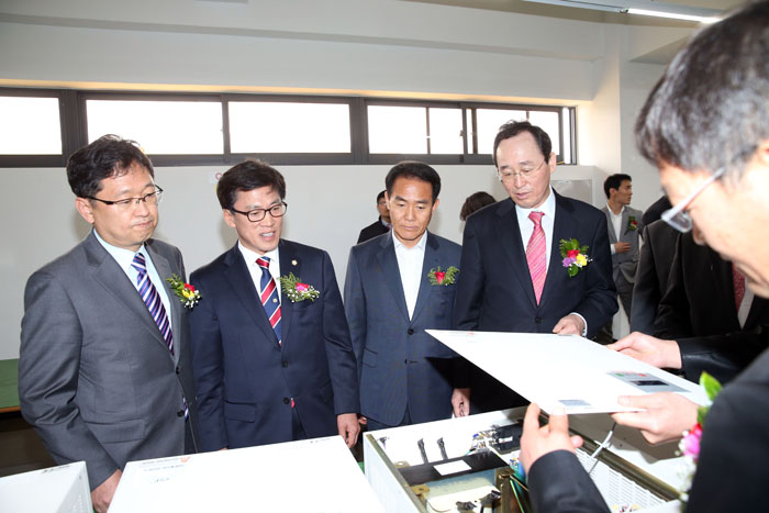 어드밴스드웨이브 준공식