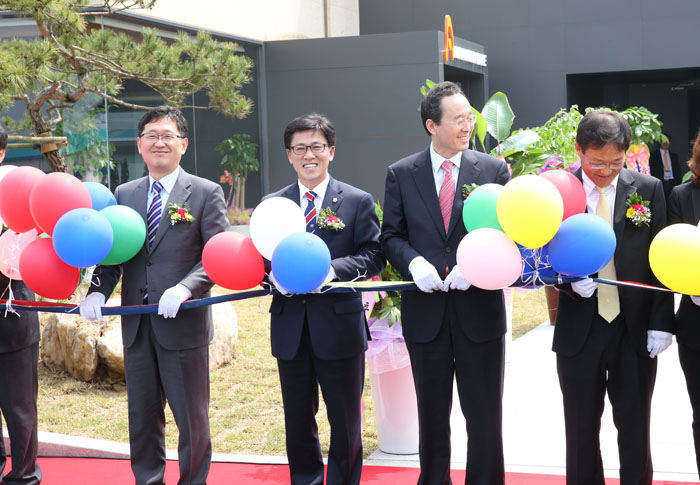 어드밴스드웨이브 준공식